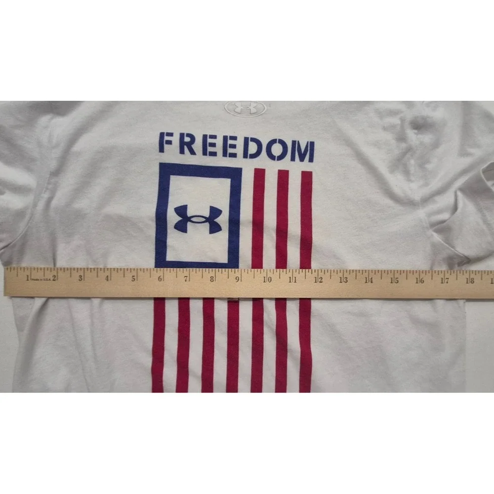 Under Armor men's white loose‎ fit American Flag graphic t-shirt two sided sz. M